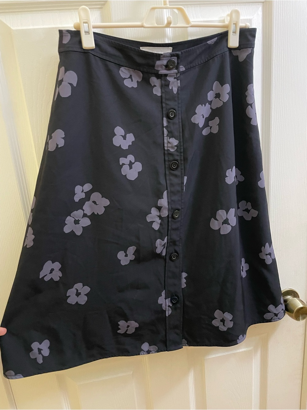 NWOT Everlane Black A-Line Button-Front Skirt with Gray Floral Print